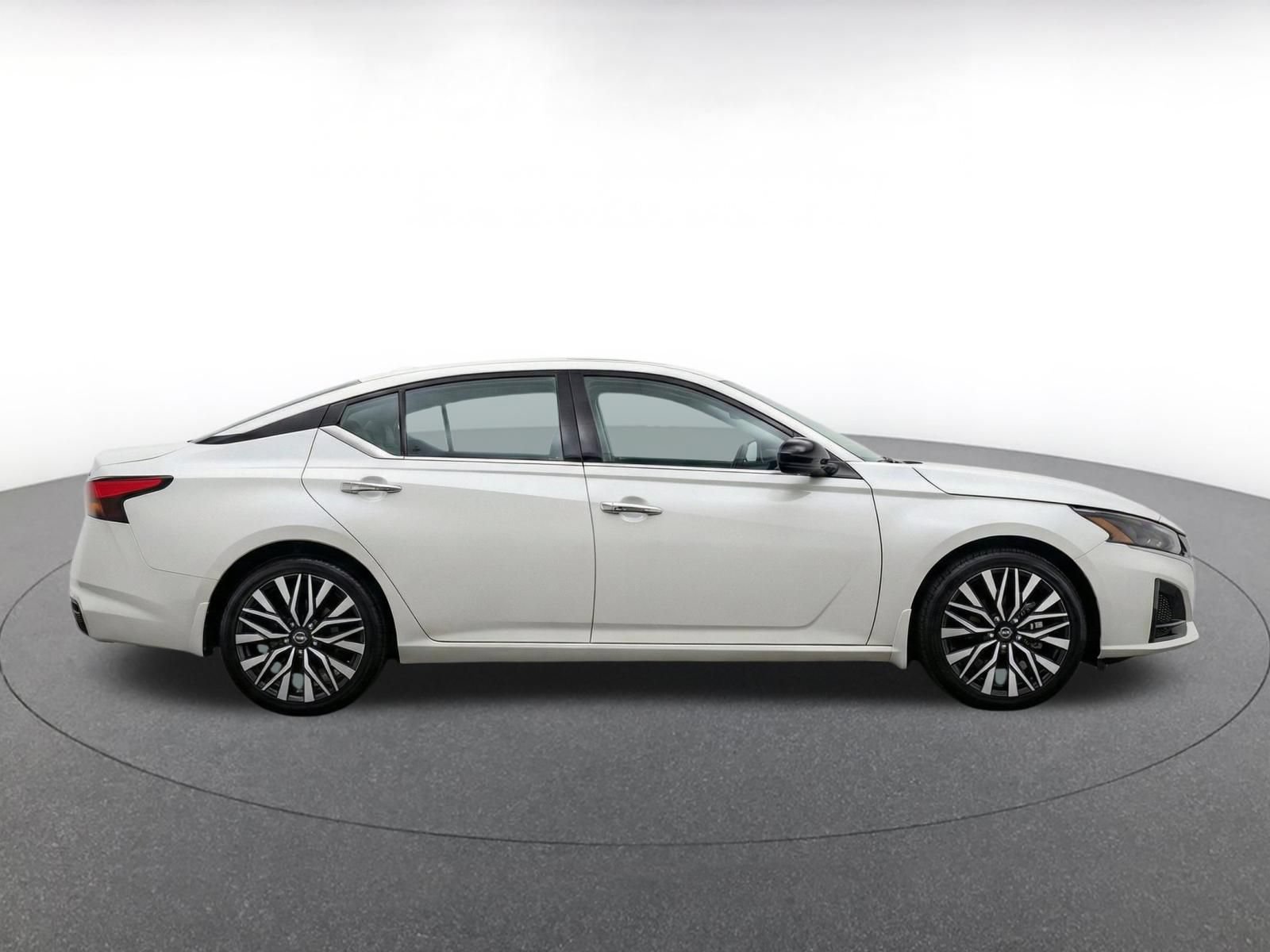 Thumbnail: 2025 Nissan Altima - 10