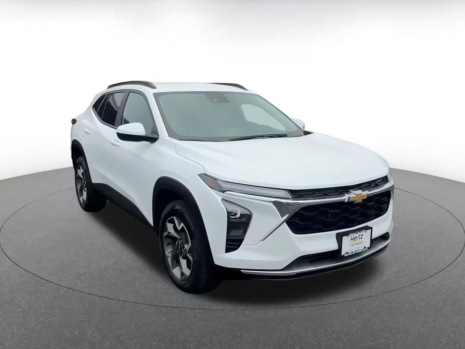 Thumbnail: 2025 Chevrolet Trax - 3