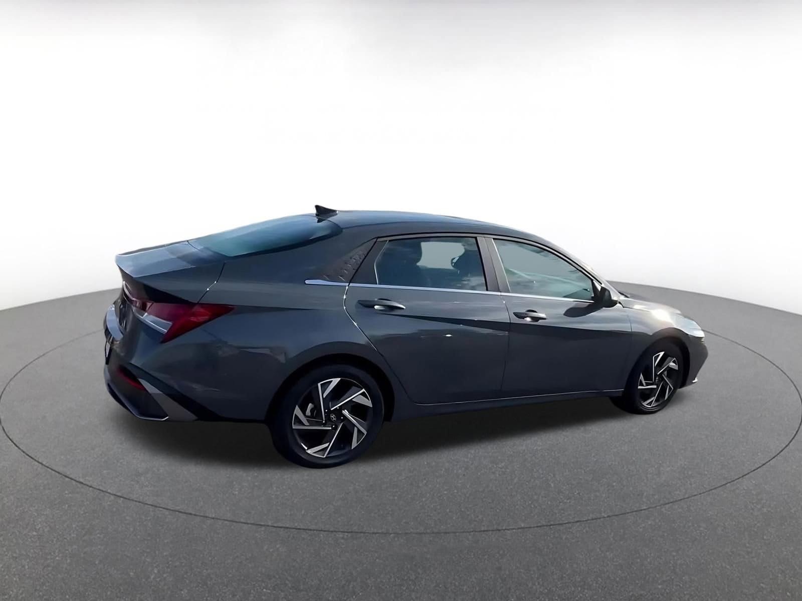 Thumbnail: 2025 Hyundai Elantra - 15