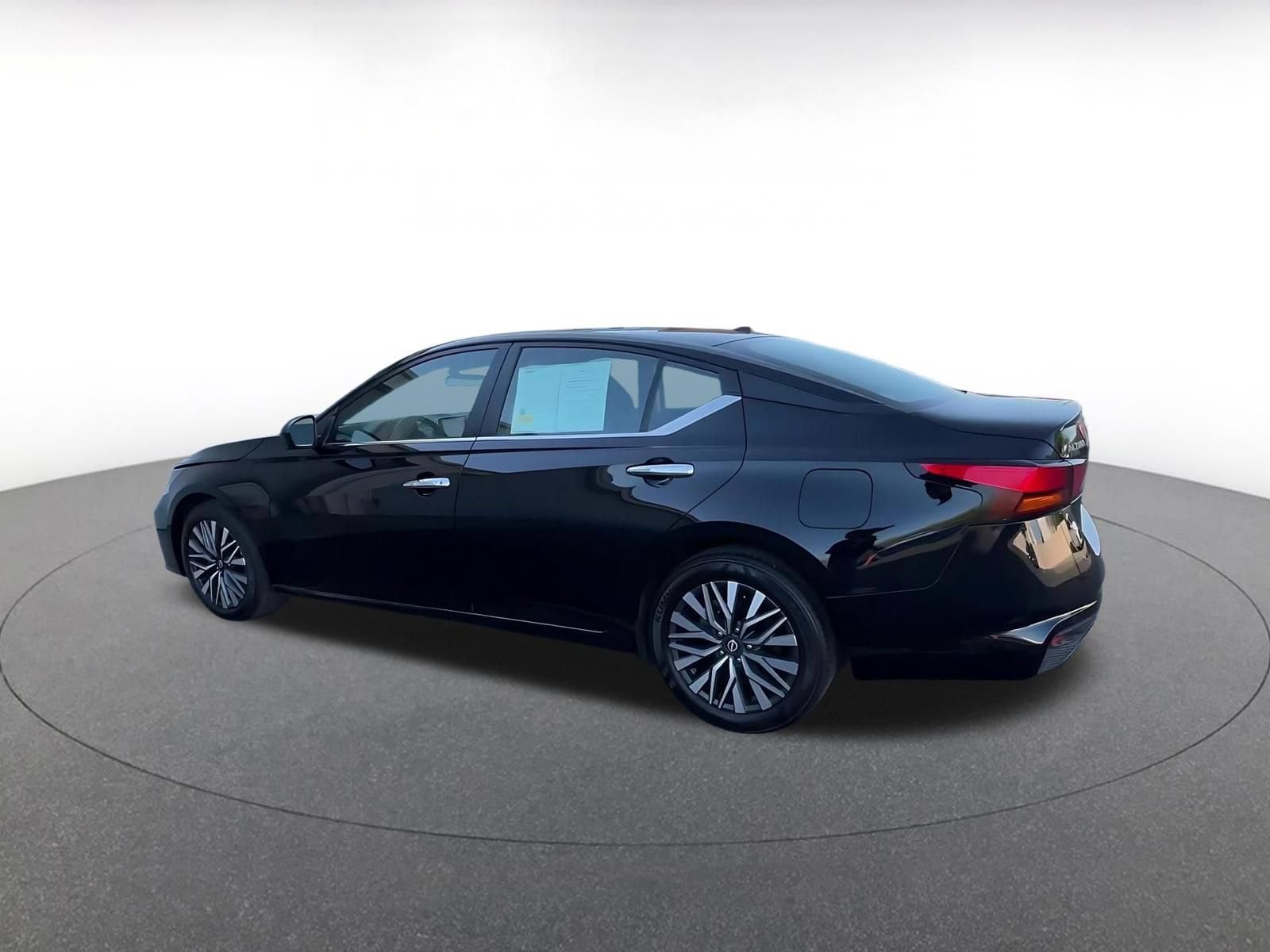 Thumbnail: 2025 Nissan Altima - 10