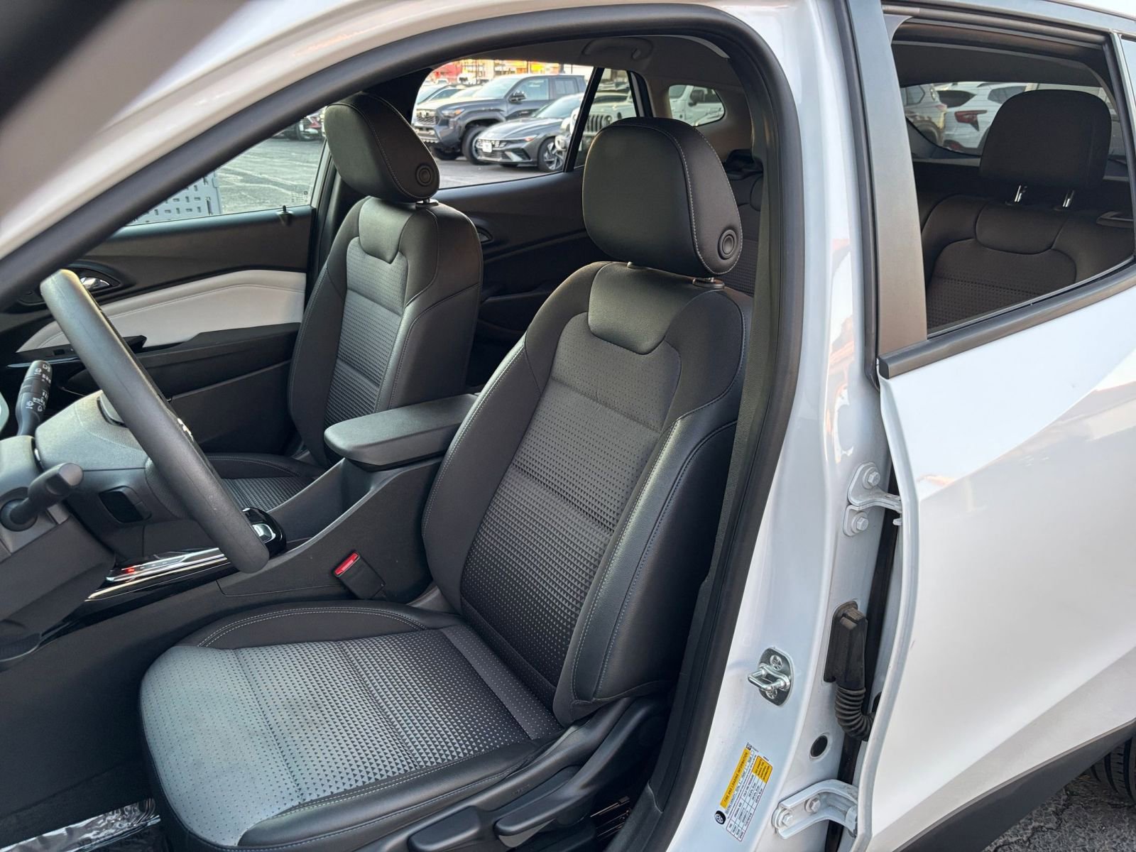 Thumbnail: 2025 Chevrolet Trax - 34