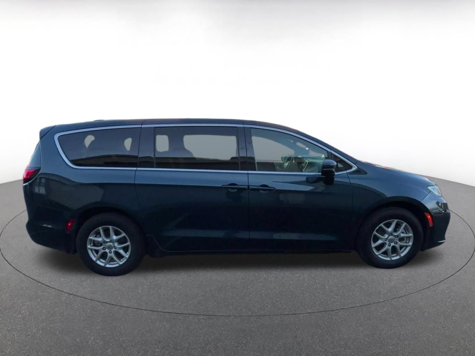 Thumbnail: 2025 Chrysler Pacifica - 15