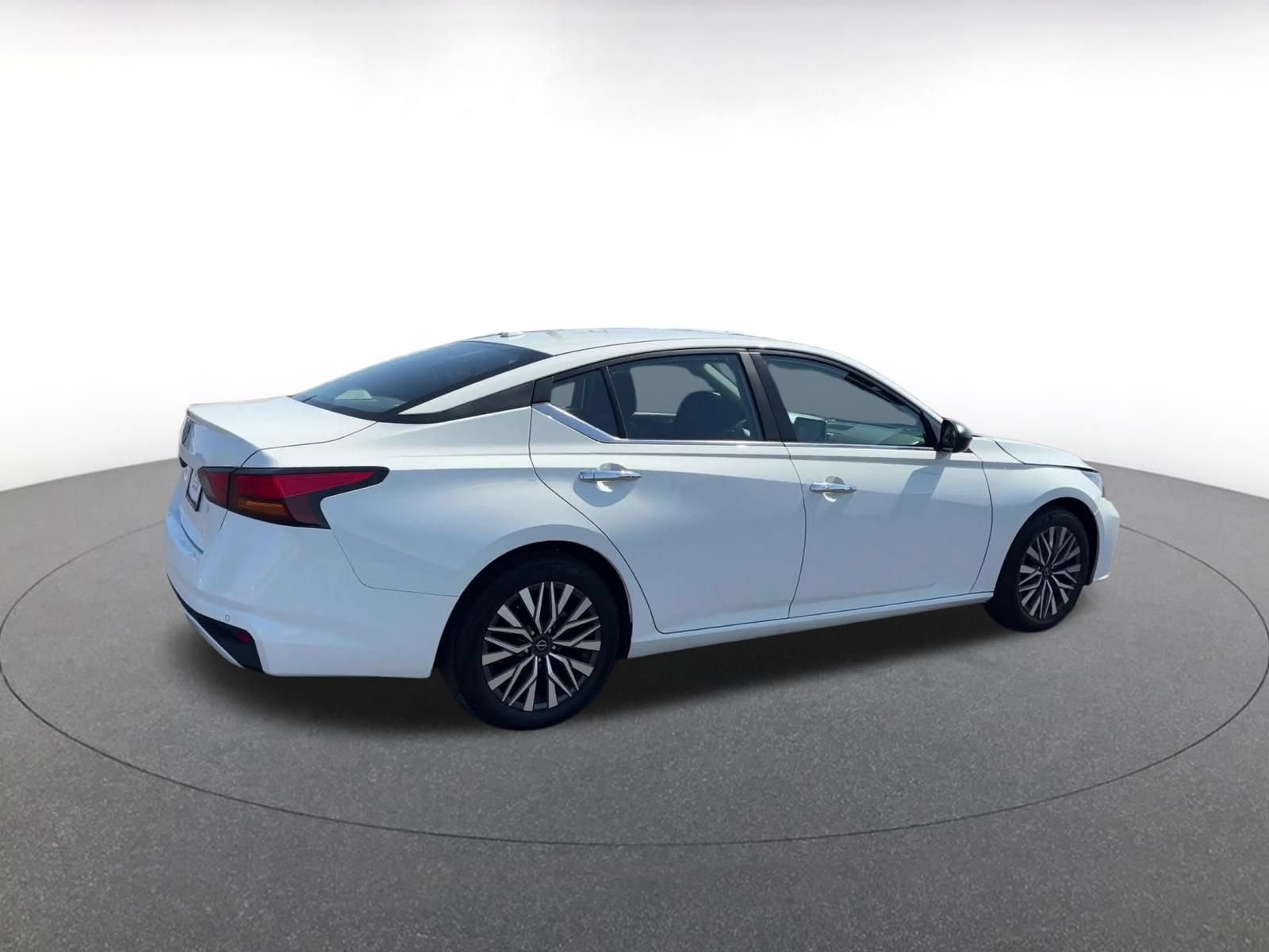 Thumbnail: 2025 Nissan Altima - 15