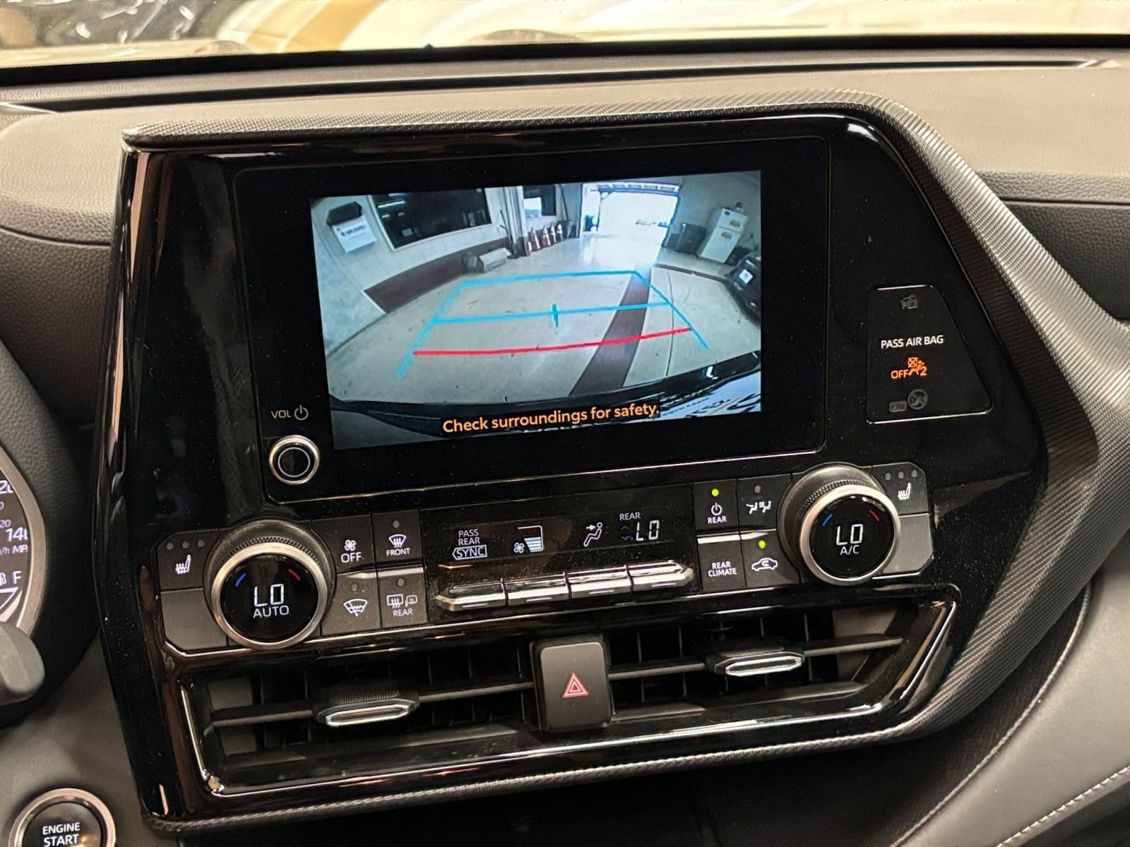 Thumbnail: 2024 Toyota Highlander - 25