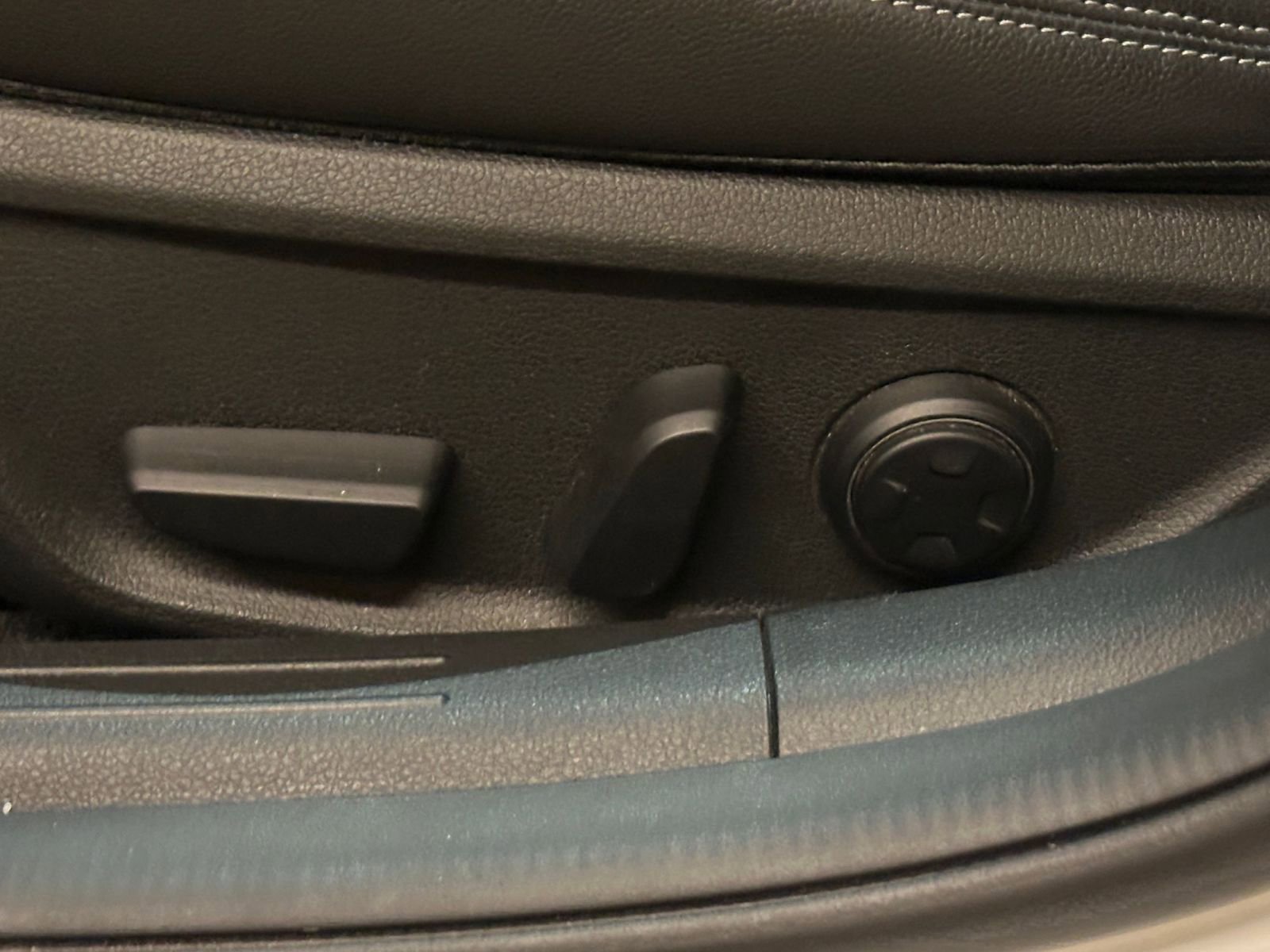 Thumbnail: 2025 Genesis G70 - 23