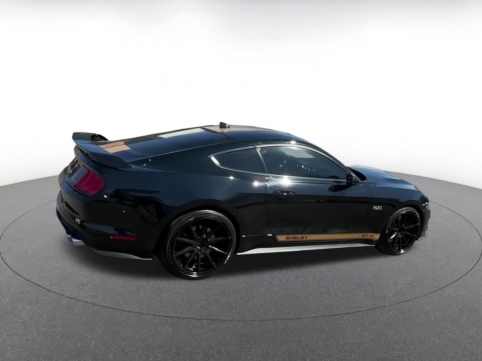 Thumbnail: 2022 Ford Mustang - 11