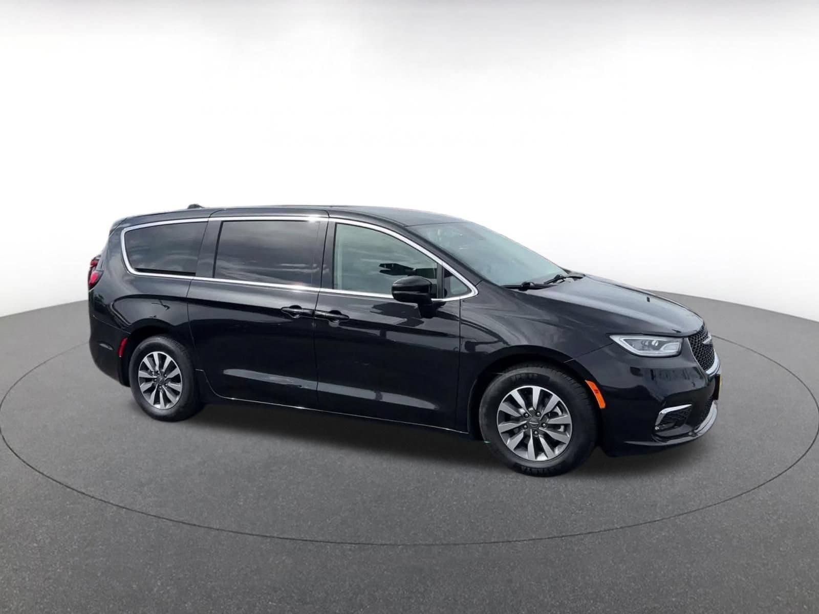 Thumbnail: 2023 Chrysler Pacifica - 2