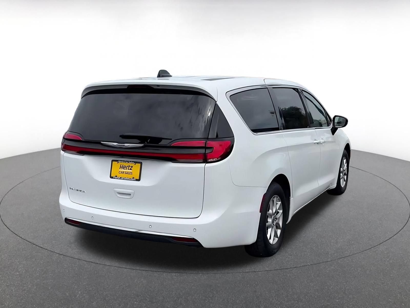 Thumbnail: 2024 Chrysler Pacifica - 14