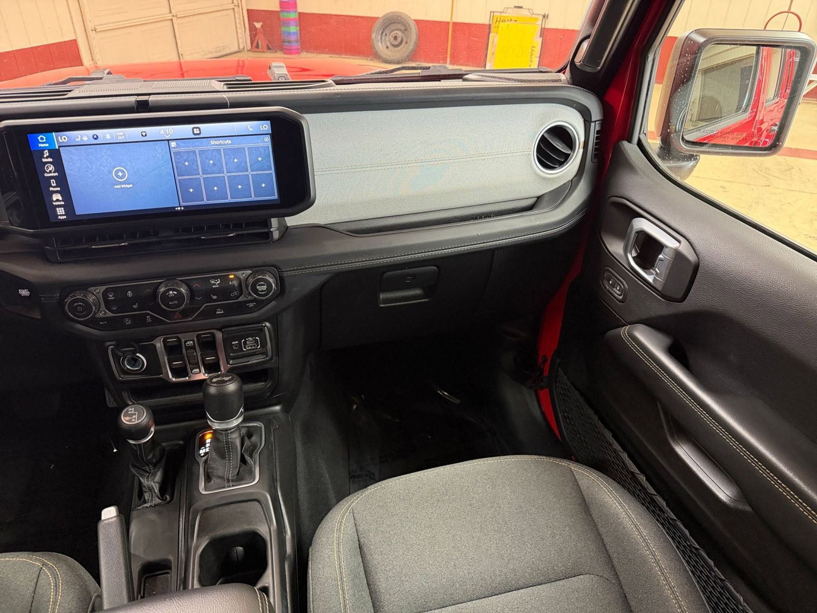 Thumbnail: 2025 Jeep Wrangler - 35