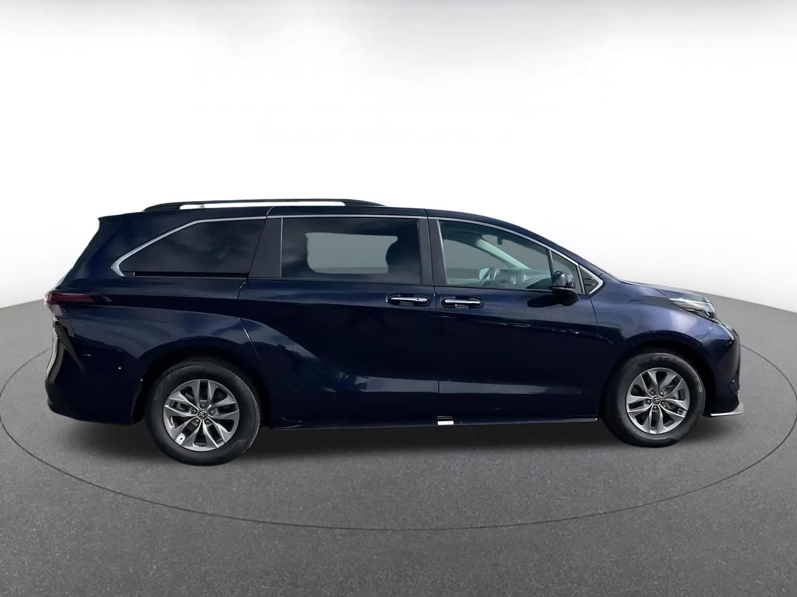 Thumbnail: 2024 Toyota Sienna - 16