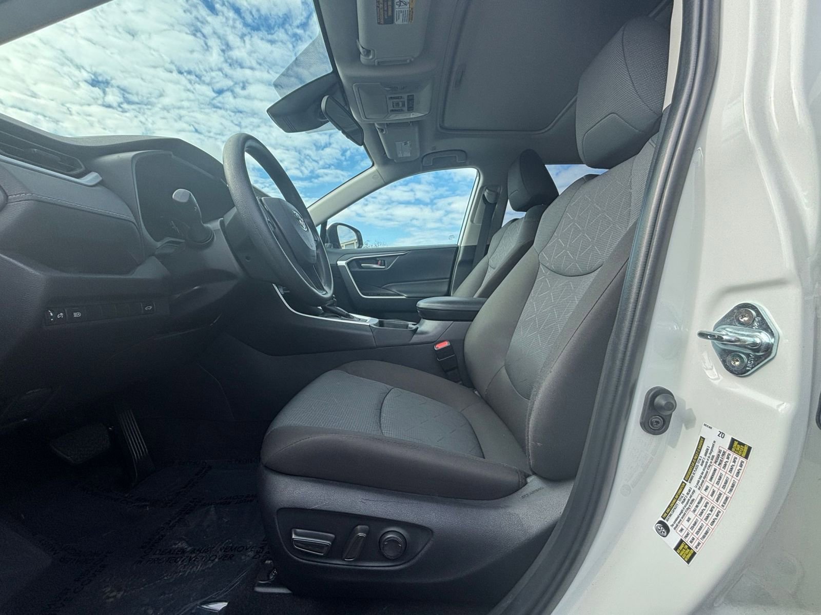 Thumbnail: 2025 Toyota RAV4 - 28