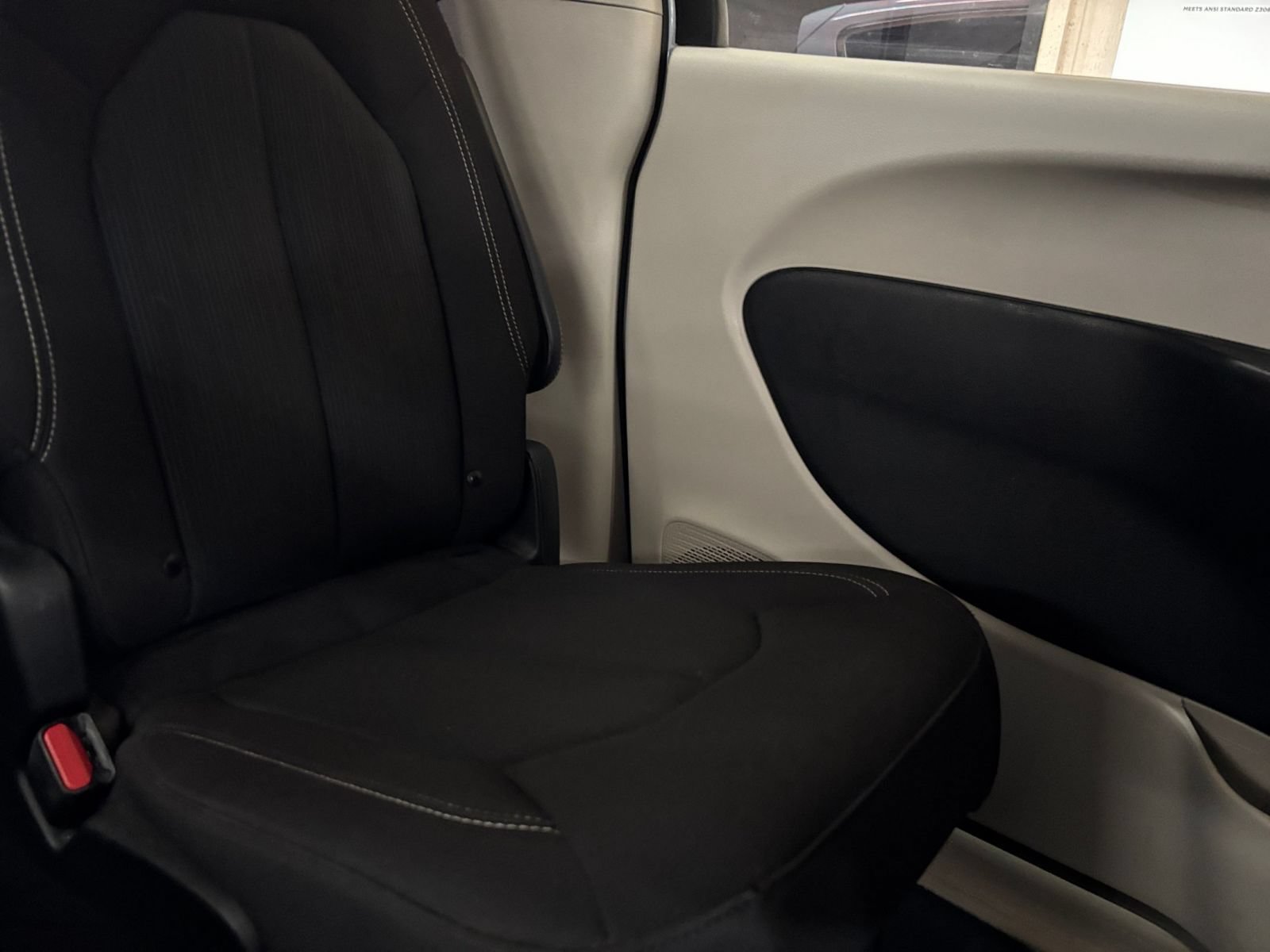Thumbnail: 2023 Chrysler Voyager - 35