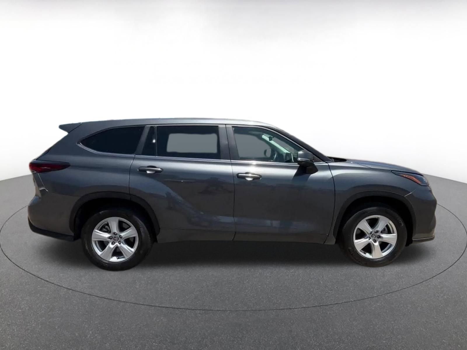 Thumbnail: 2025 Toyota Highlander - 16