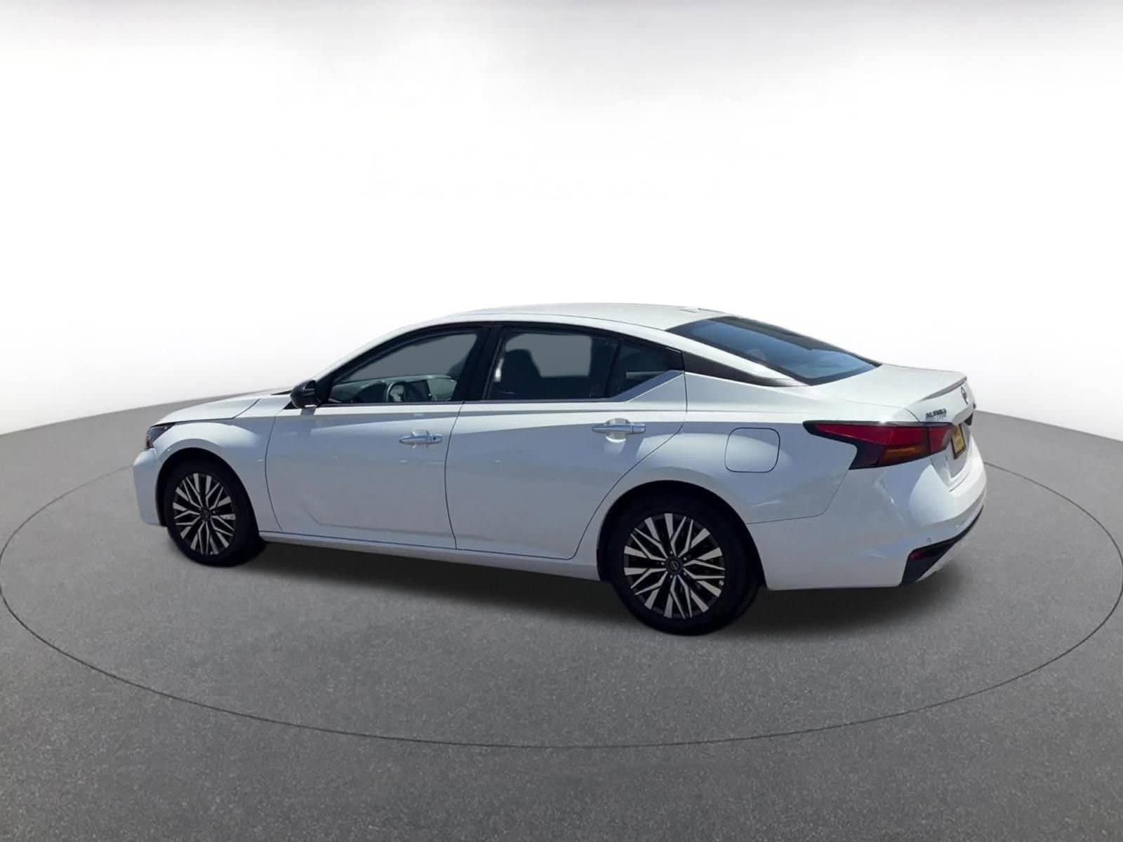 Thumbnail: 2025 Nissan Altima - 10