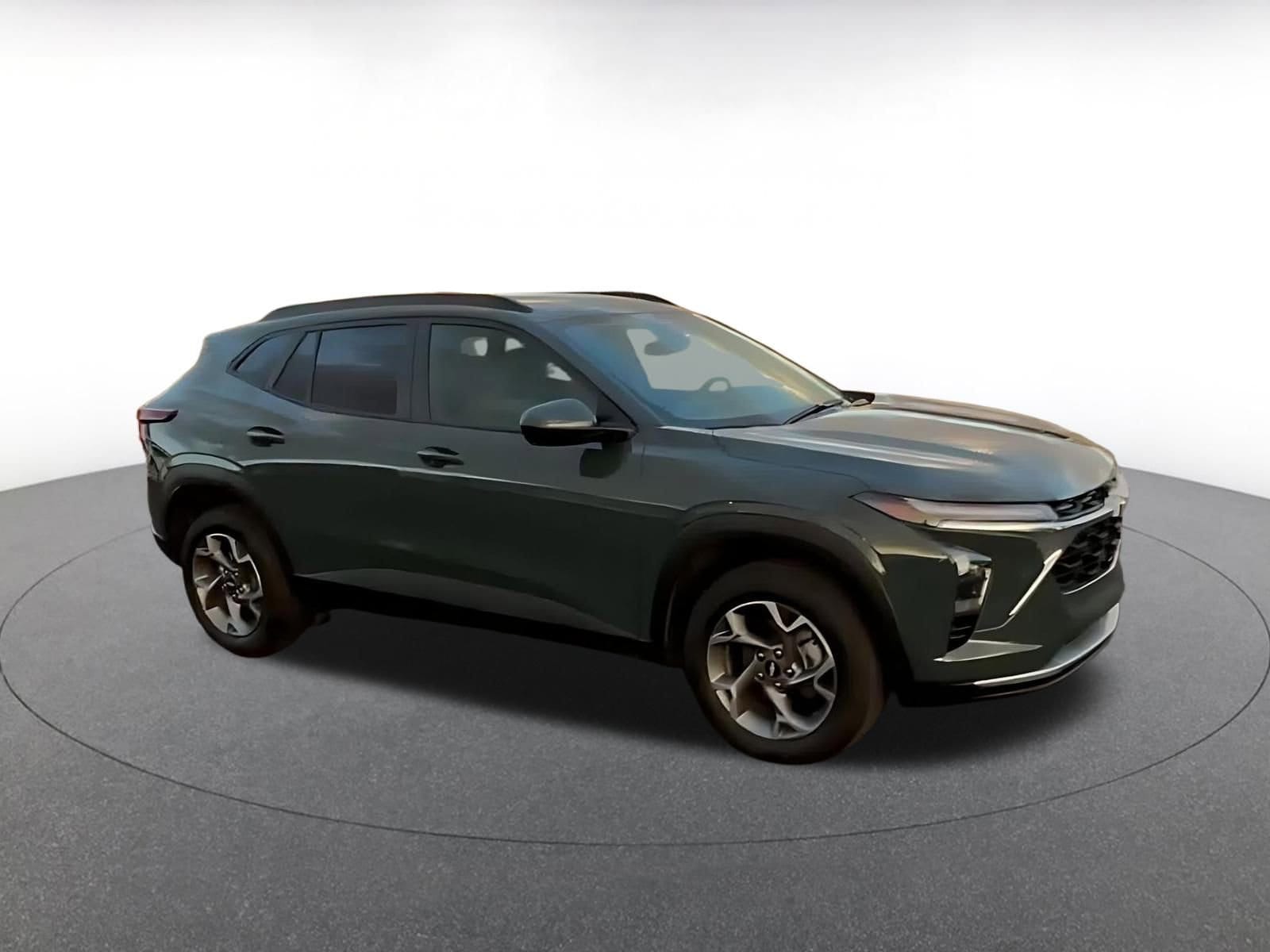 Thumbnail: 2025 Chevrolet Trax - 2