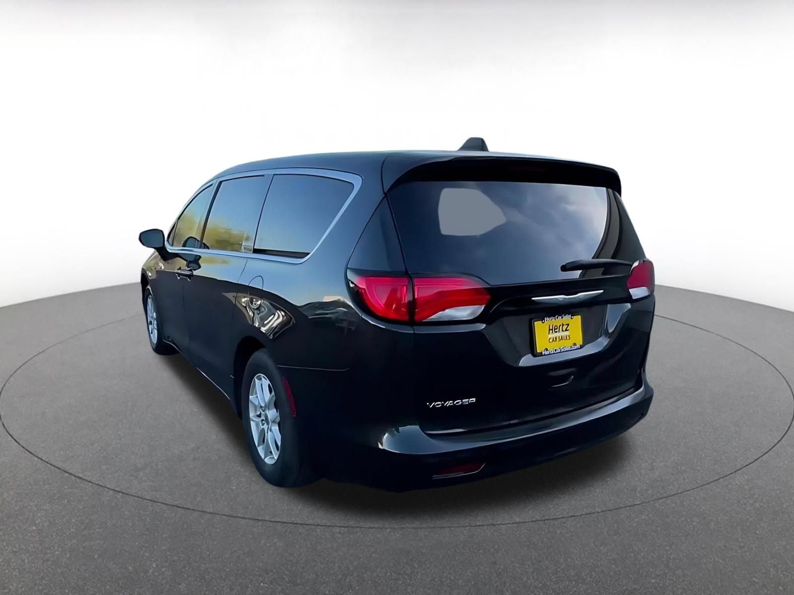 Thumbnail: 2023 Chrysler Voyager - 10