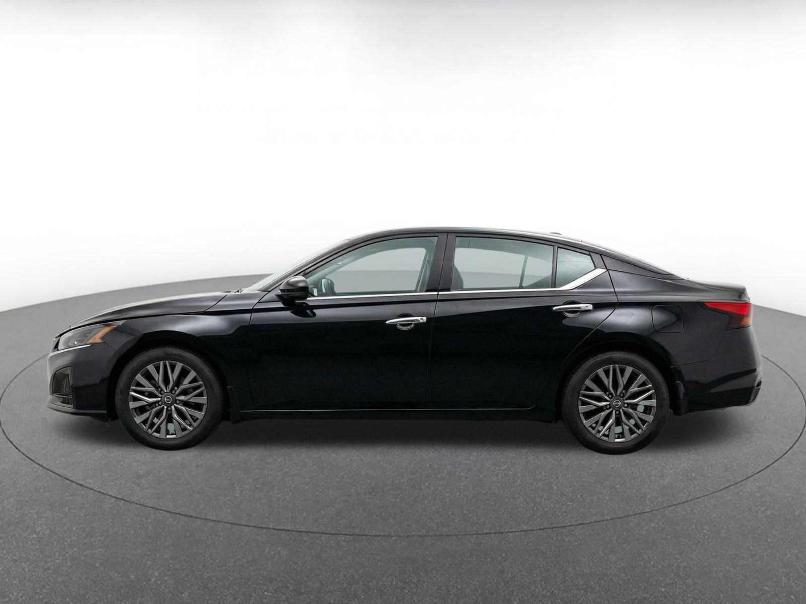 Thumbnail: 2025 Nissan Altima - 4