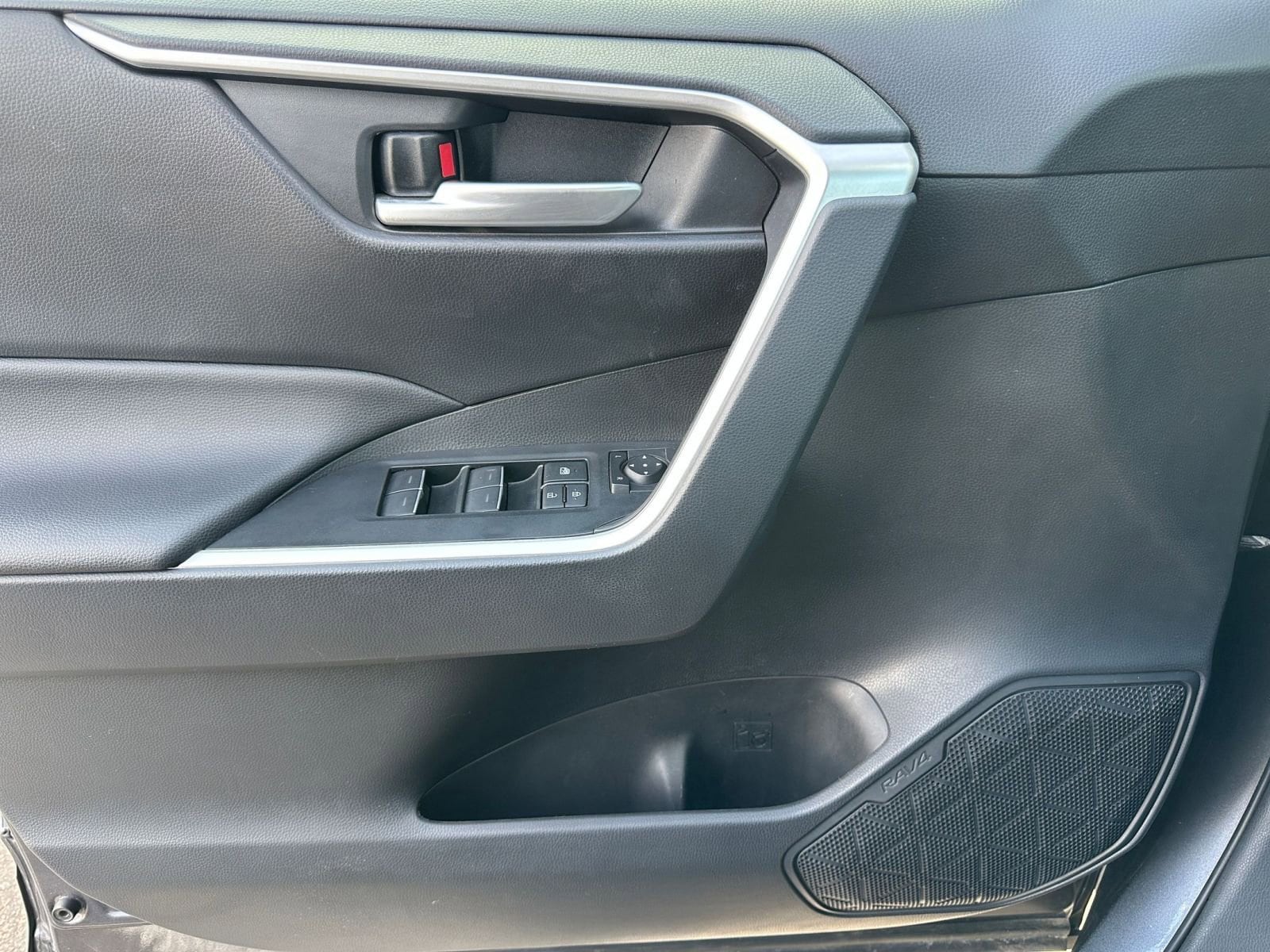 Thumbnail: 2025 Toyota RAV4 - 20