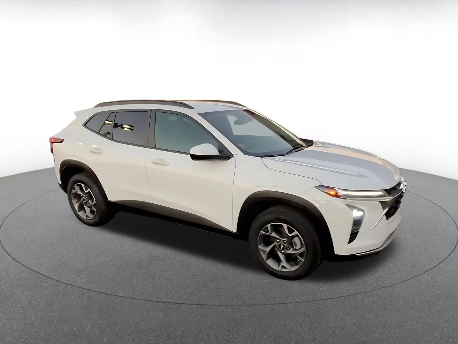 Thumbnail: 2025 Chevrolet Trax - 2