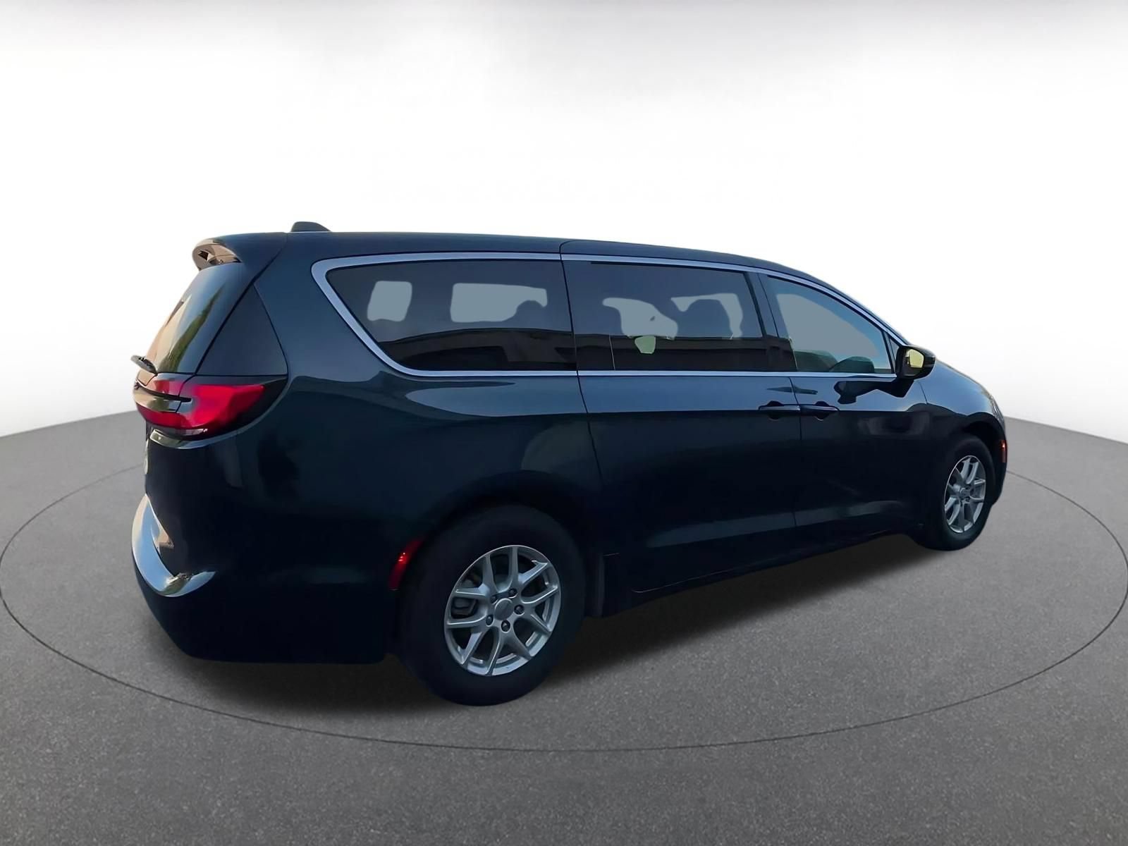 Thumbnail: 2025 Chrysler Pacifica - 14