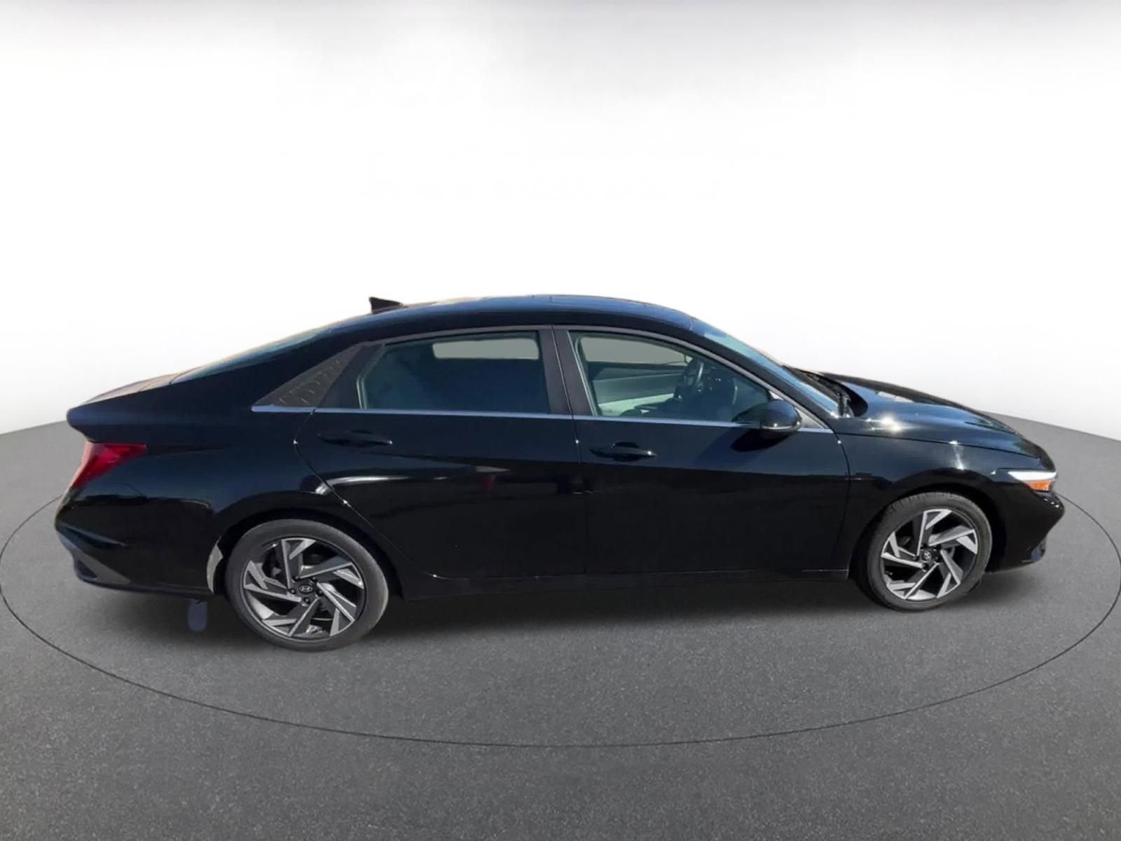 Thumbnail: 2025 Hyundai Elantra - 16