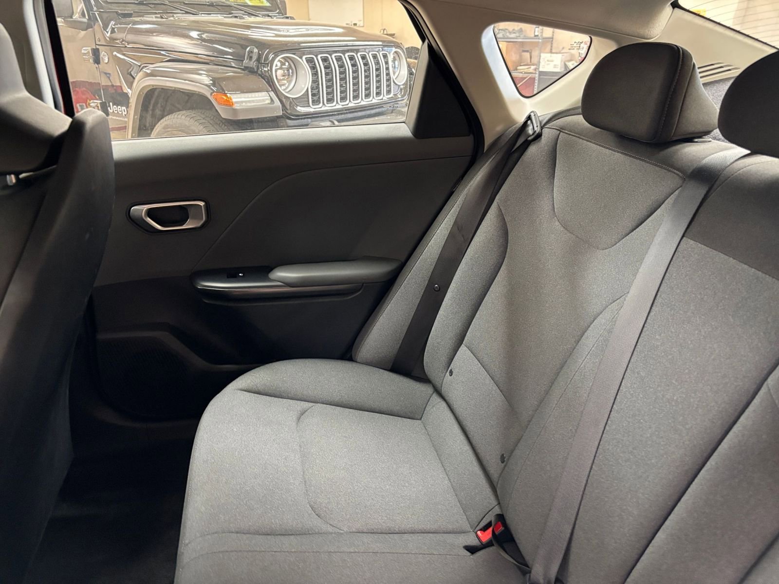 2025 Kia K4 LXS - Photo 38
