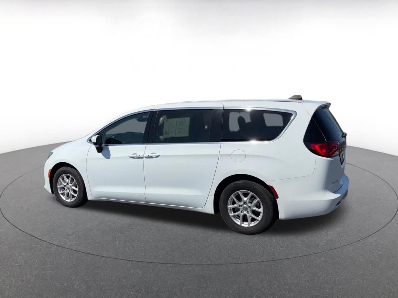 Thumbnail: 2023 Chrysler Voyager - 8