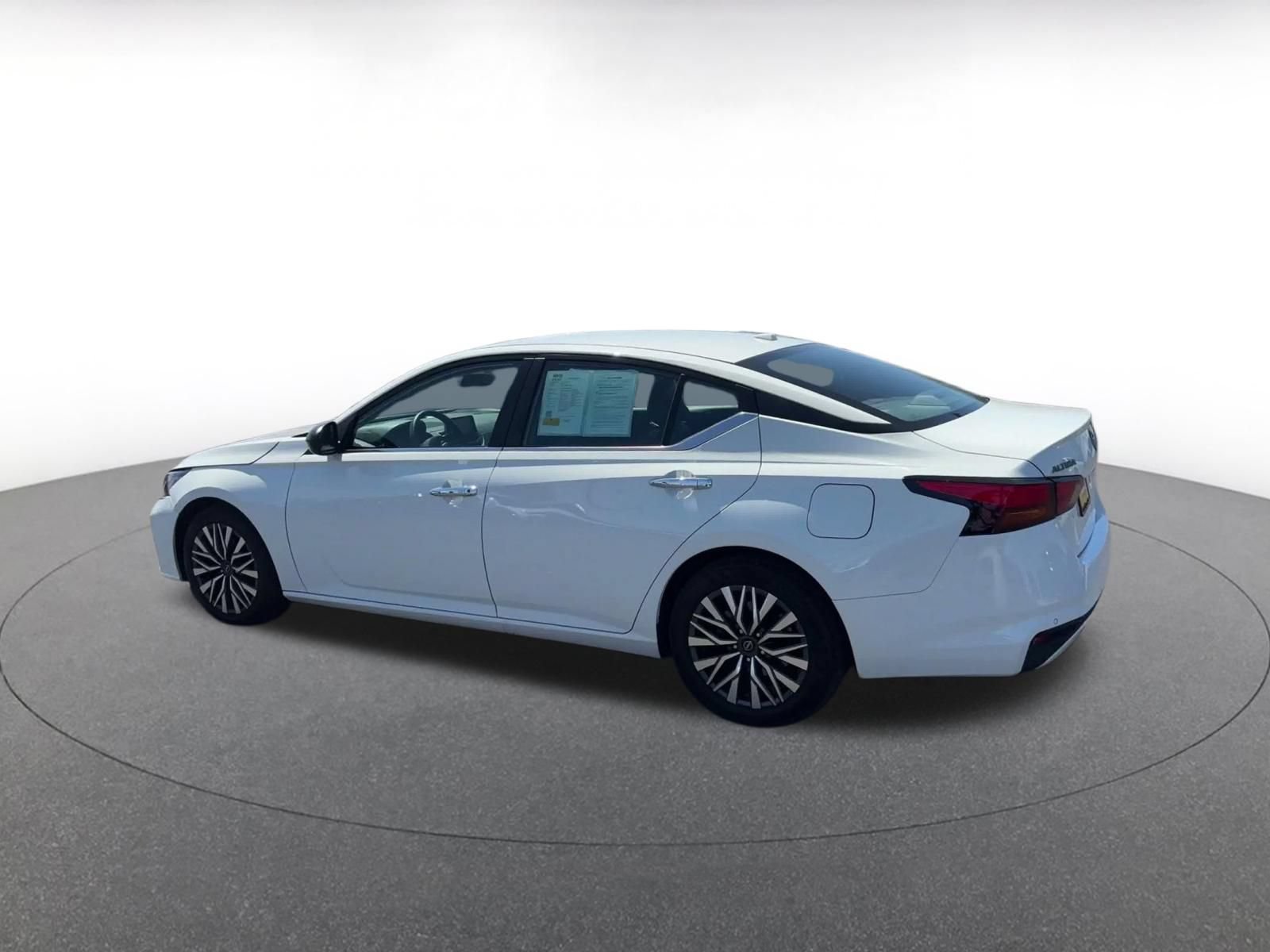 Thumbnail: 2025 Nissan Altima - 9