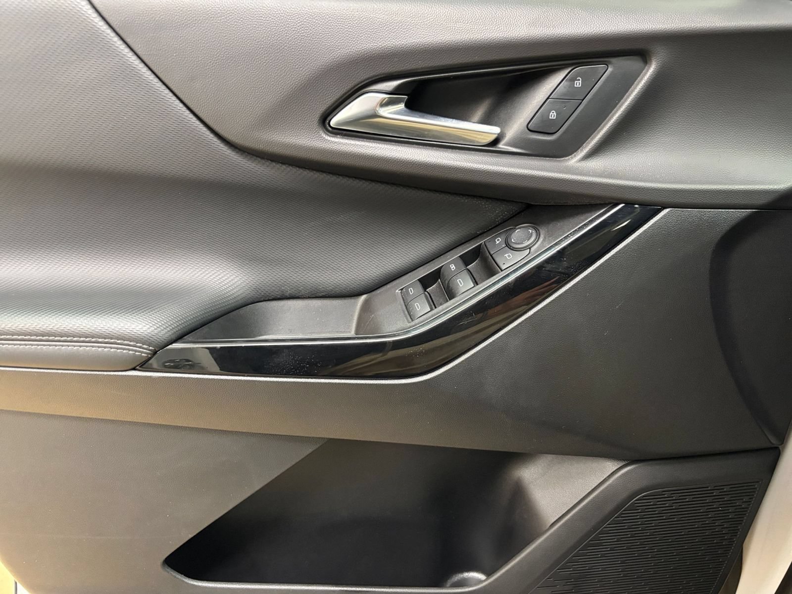 Thumbnail: 2025 Chevrolet Equinox - 18