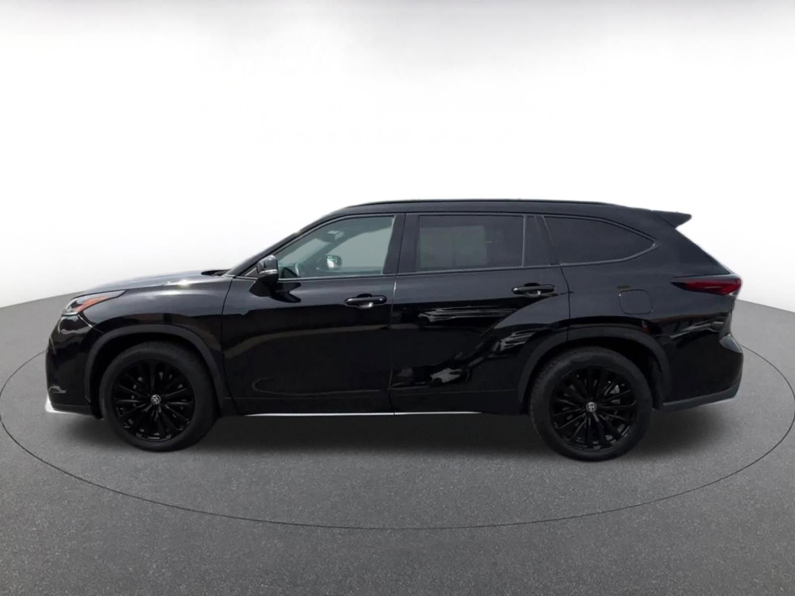Thumbnail: 2024 Toyota Highlander - 9