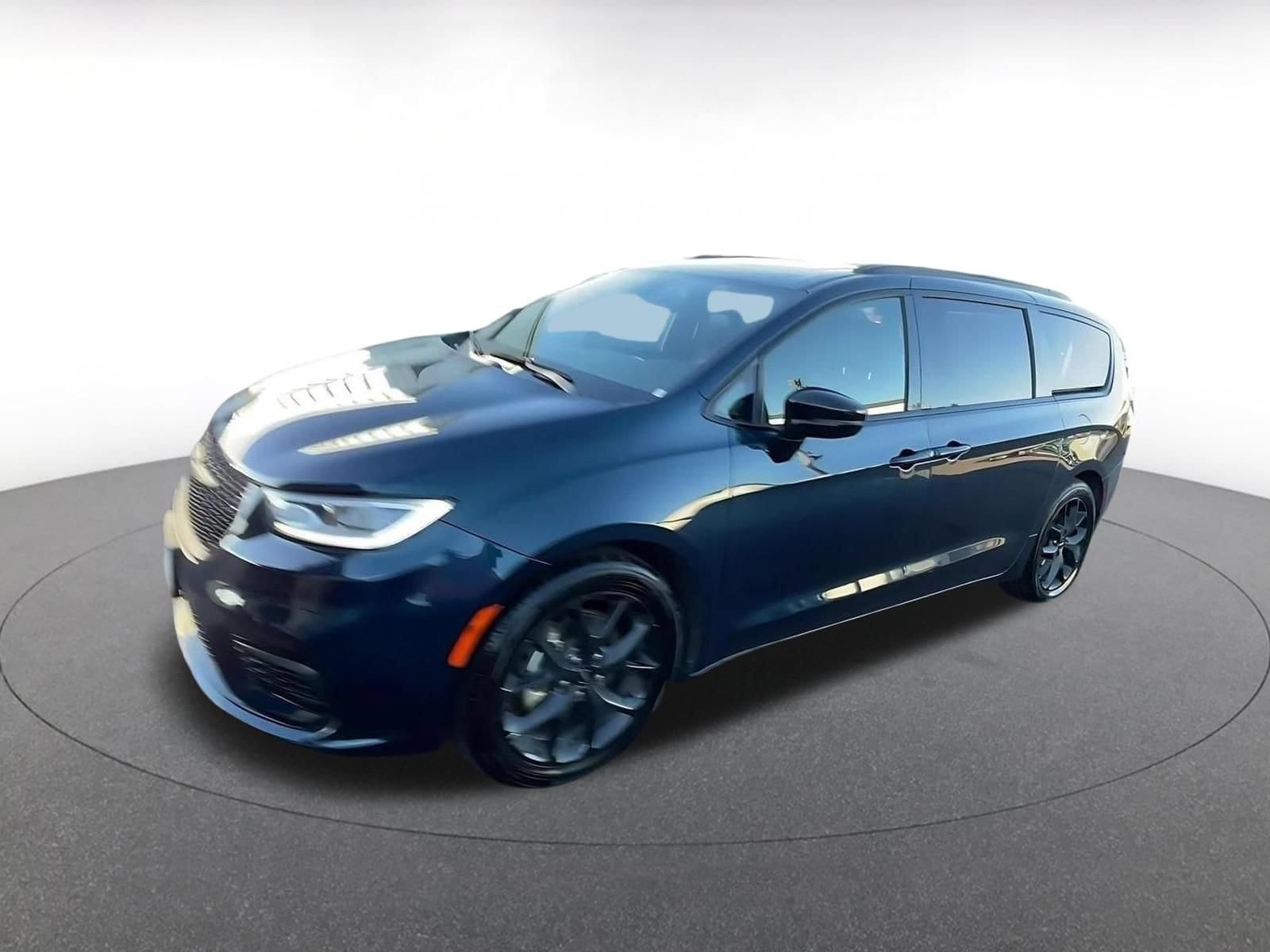 Thumbnail: 2025 Chrysler Pacifica - 8