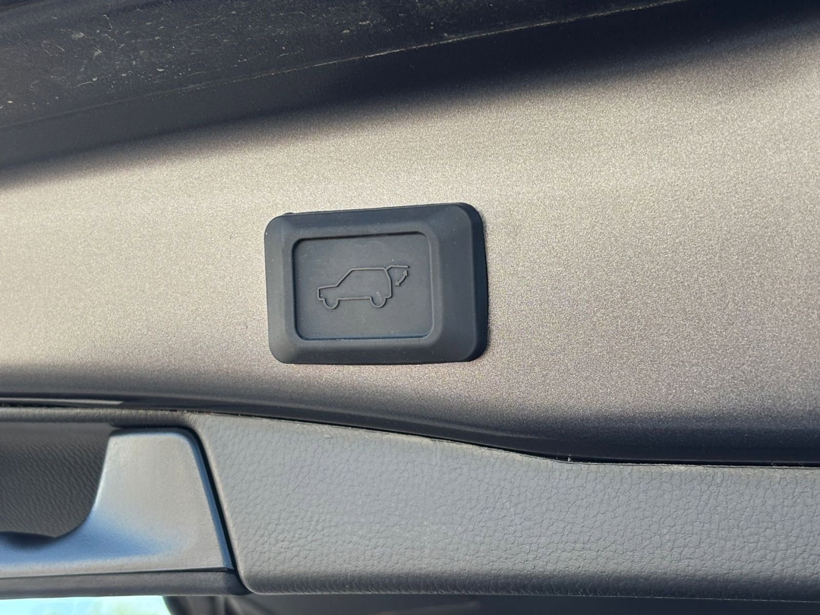 Thumbnail: 2025 Toyota RAV4 - 24