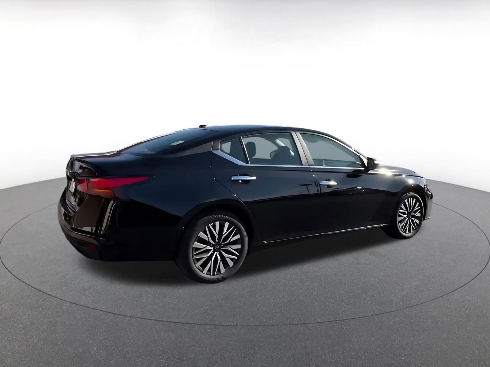 Thumbnail: 2025 Nissan Altima - 14
