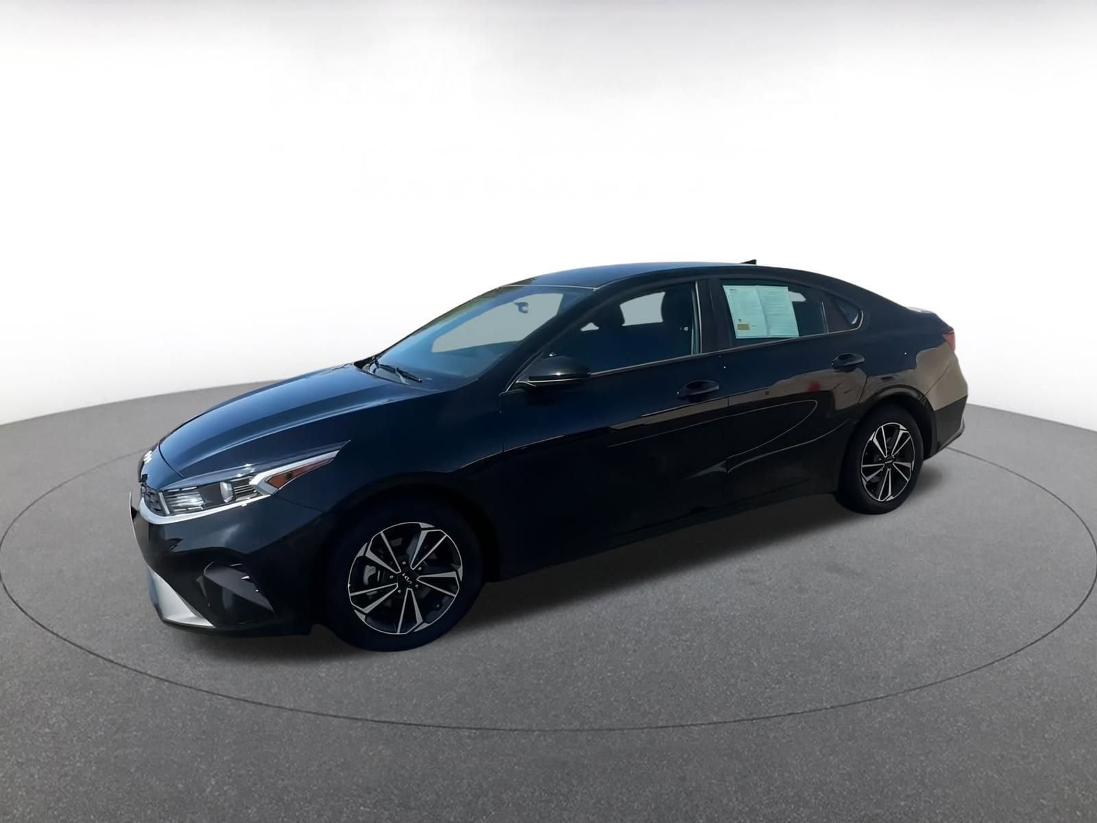 Thumbnail: 2024 Kia Forte - 8