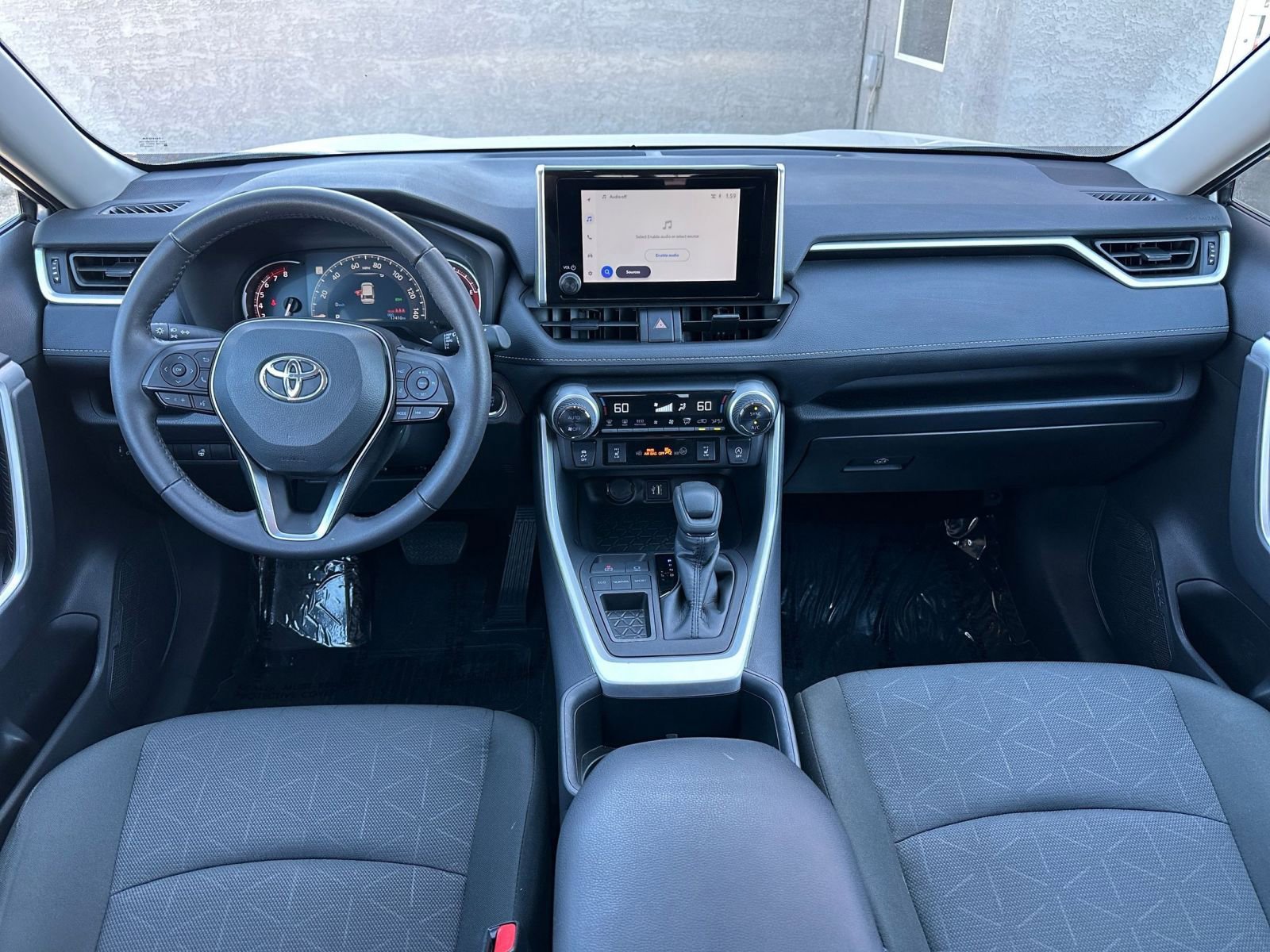 Thumbnail: 2025 Toyota RAV4 - 33