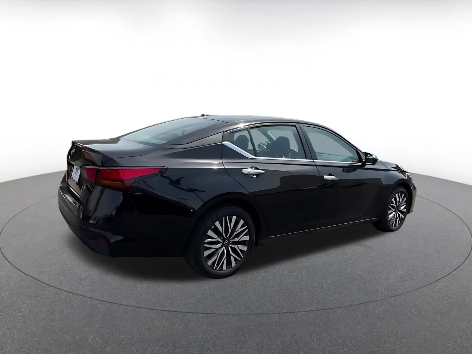 Thumbnail: 2025 Nissan Altima - 15