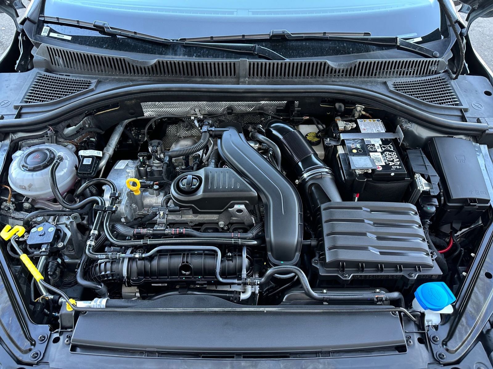 Thumbnail: 2025 Volkswagen Jetta - 32