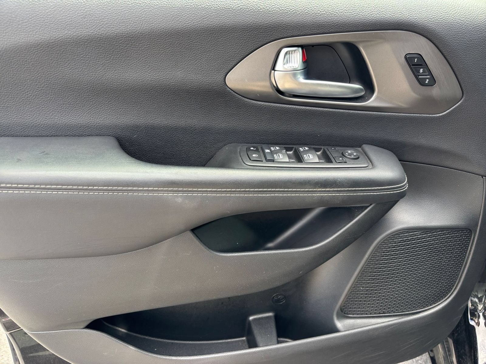 Thumbnail: 2025 Chrysler Pacifica - 18