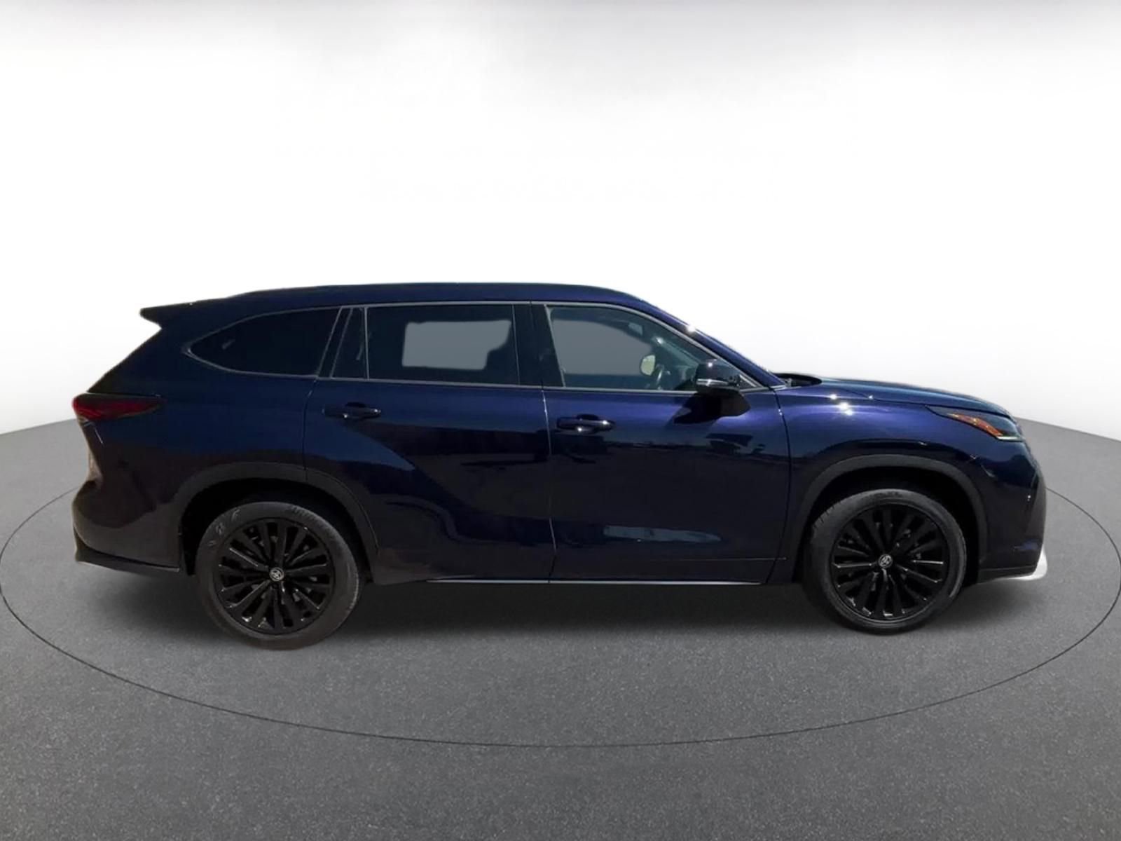 Thumbnail: 2025 Toyota Highlander - 16