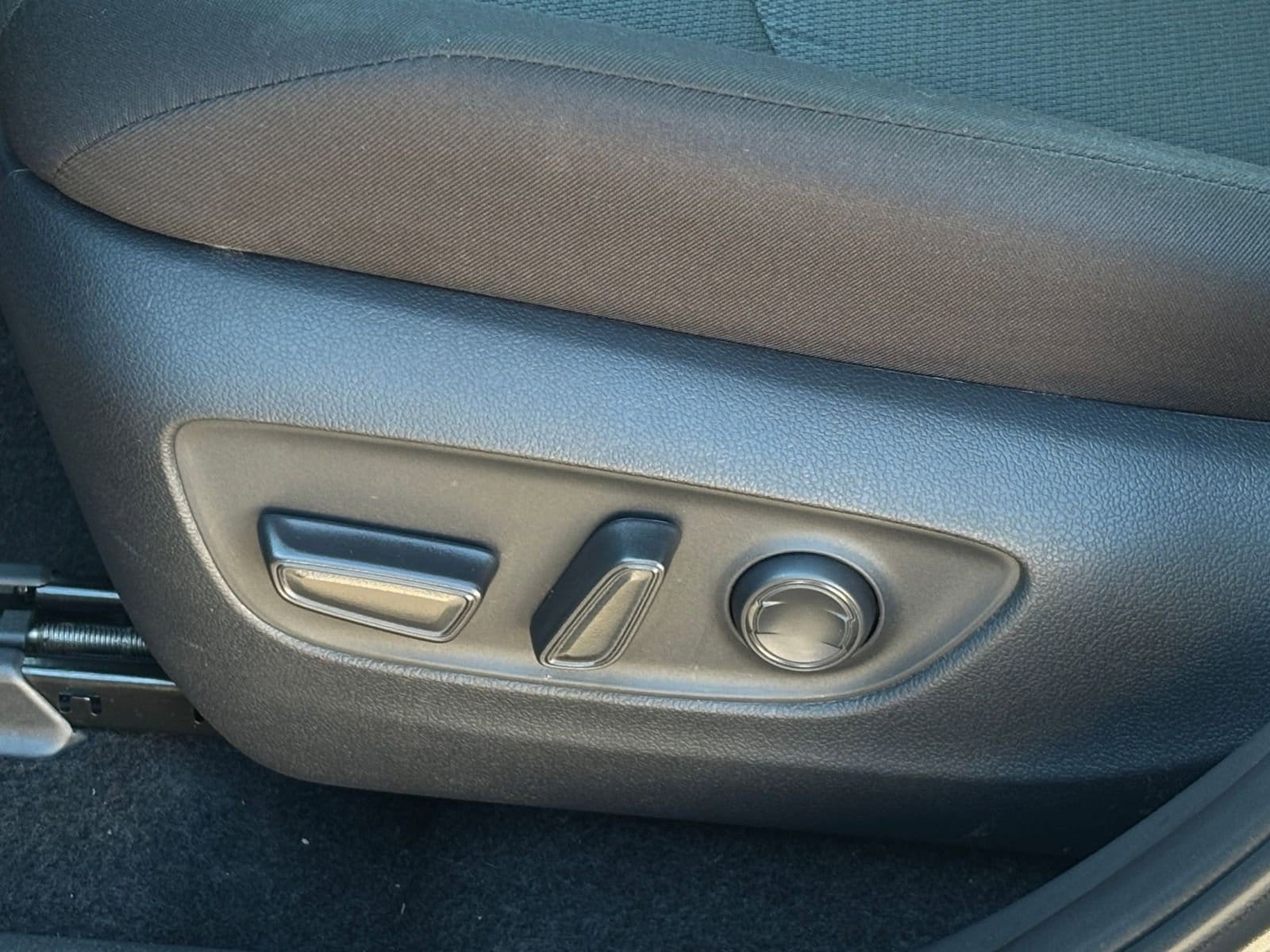 Thumbnail: 2025 Toyota RAV4 - 25