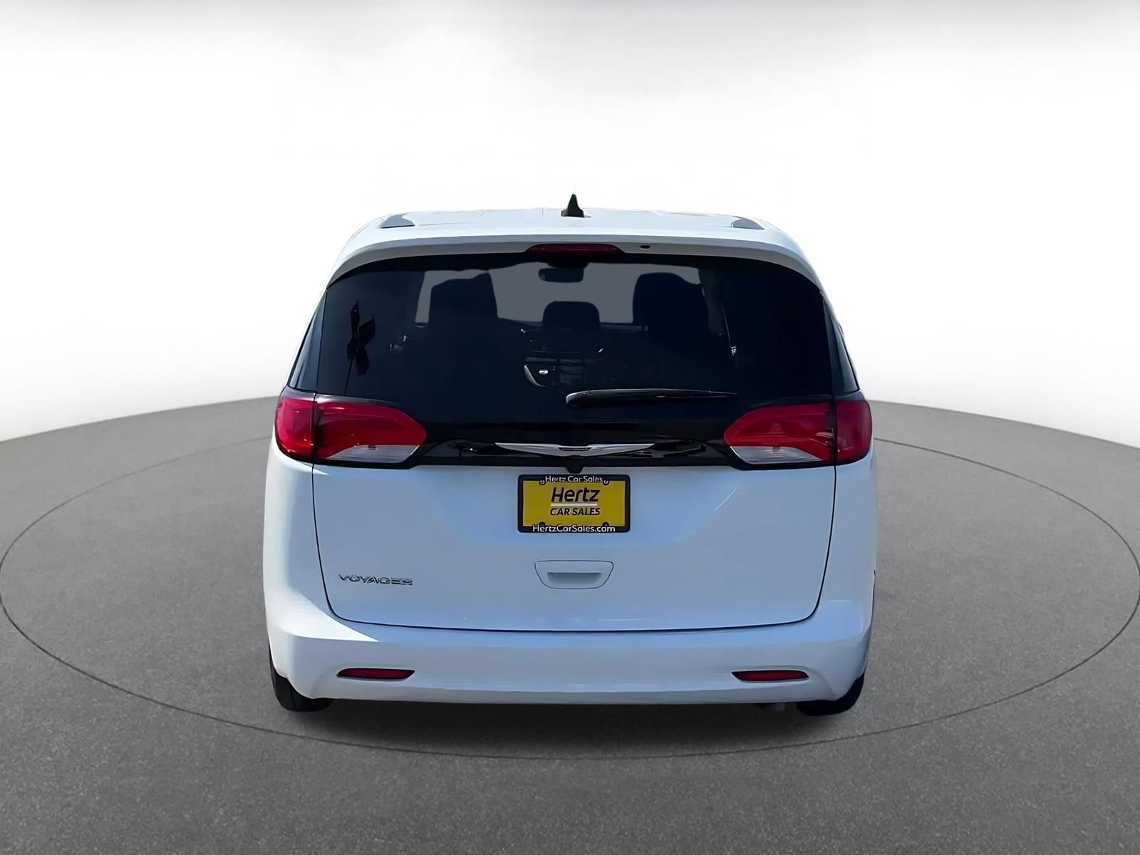 Thumbnail: 2023 Chrysler Voyager - 10