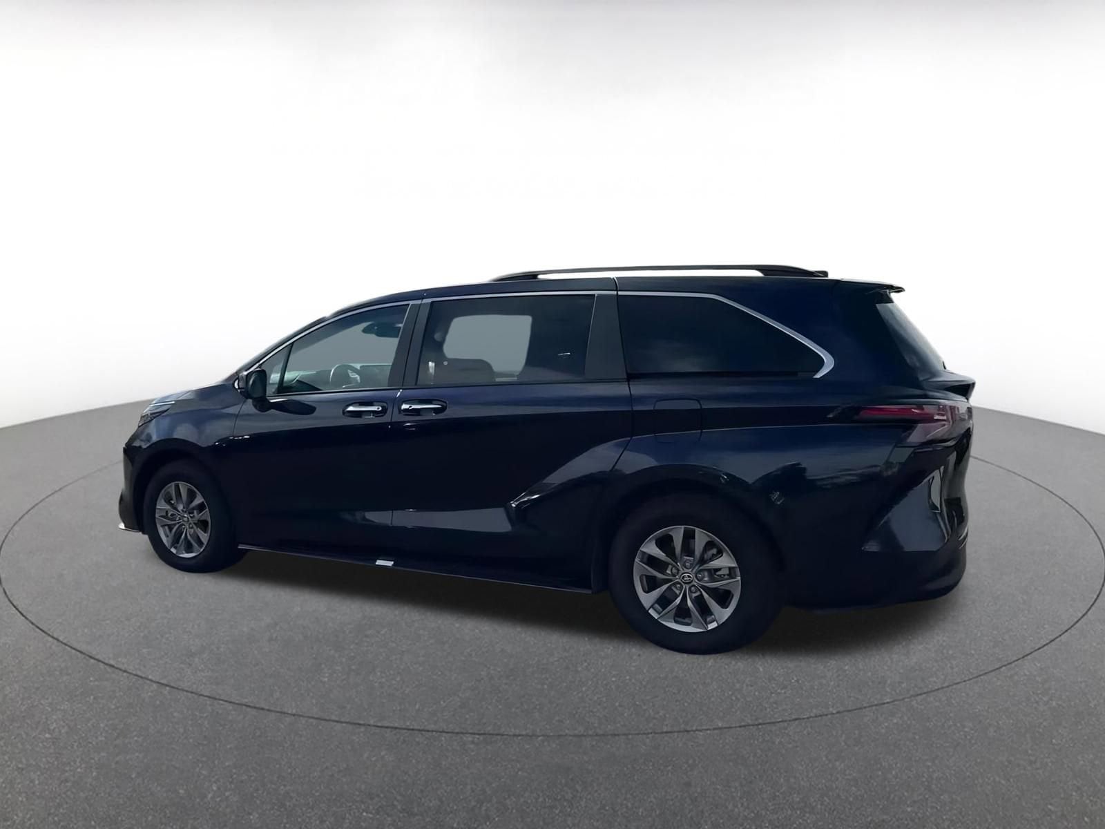 Thumbnail: 2024 Toyota Sienna - 10