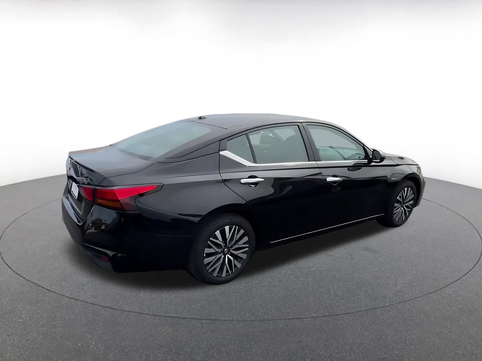 Thumbnail: 2025 Nissan Altima - 15