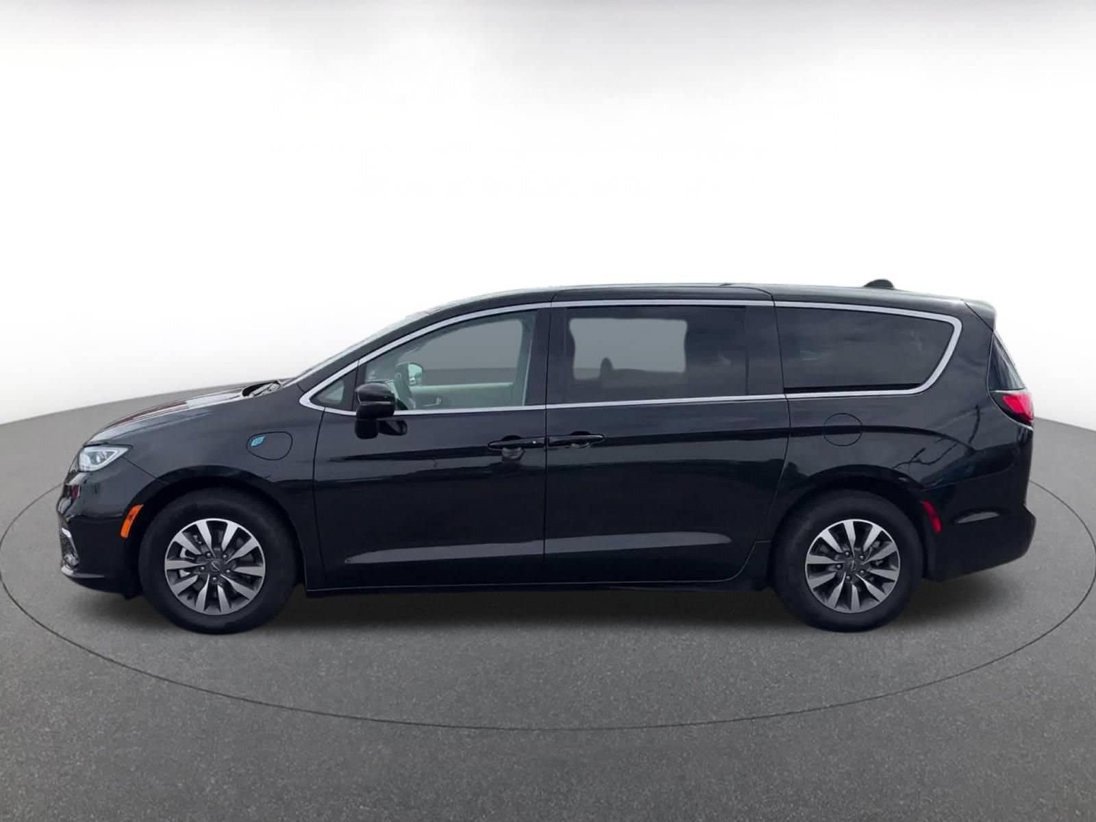 Thumbnail: 2023 Chrysler Pacifica - 9