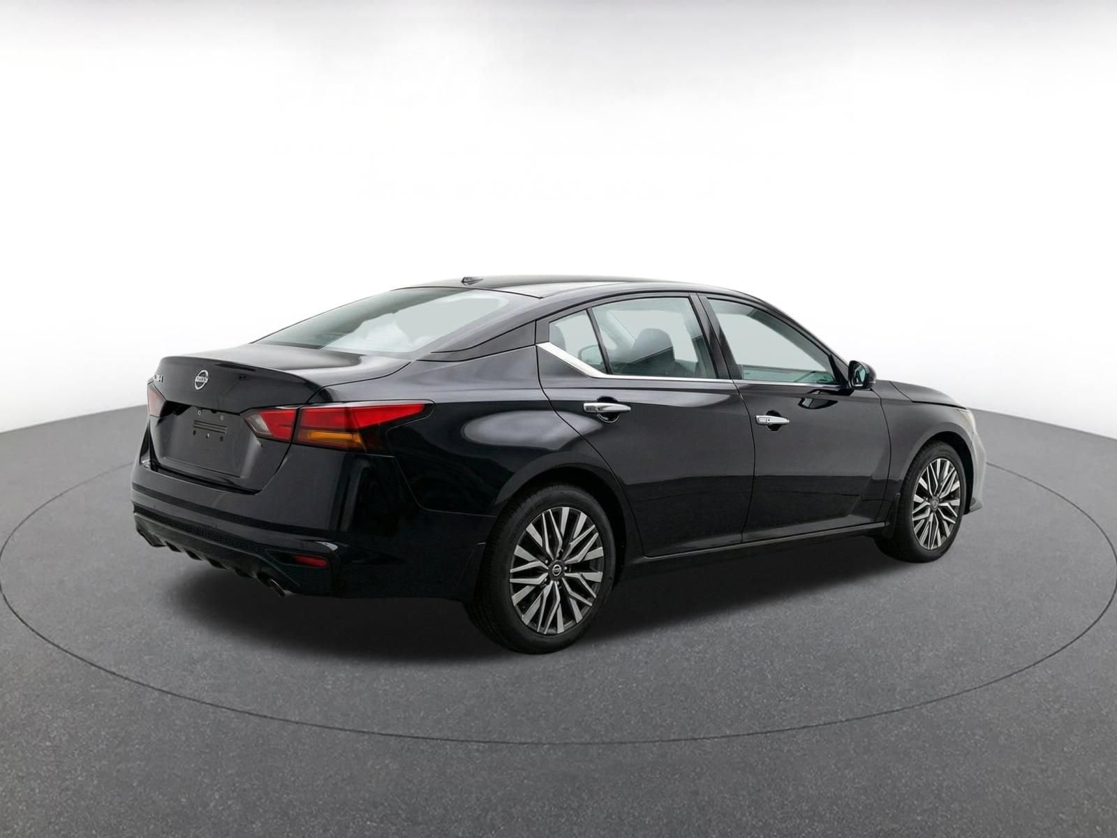 Thumbnail: 2025 Nissan Altima - 8