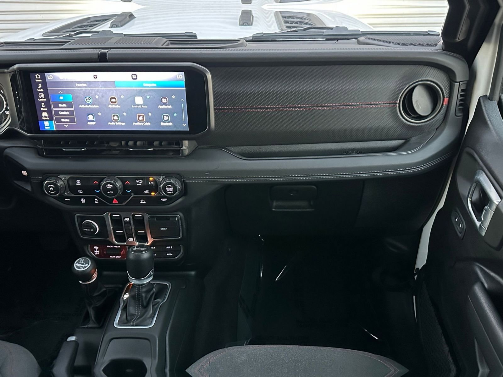 Thumbnail: 2025 Jeep Wrangler - 34