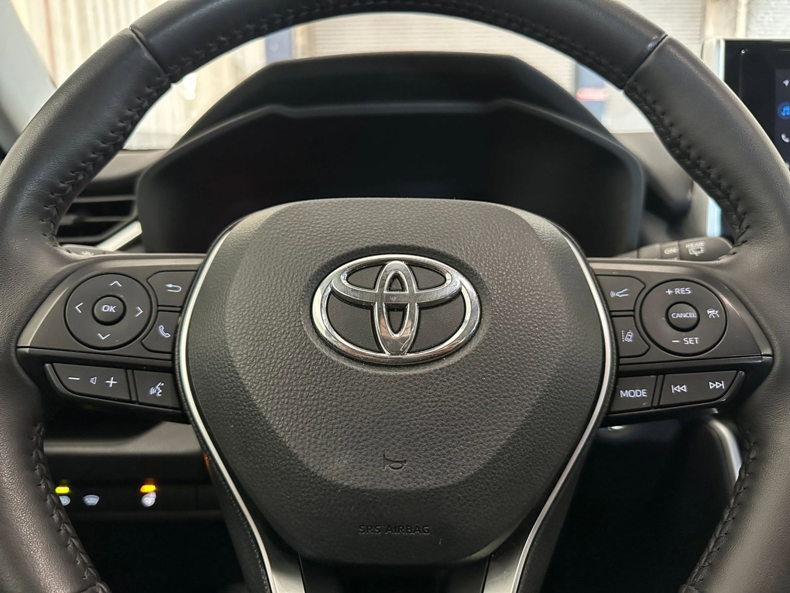 Thumbnail: 2025 Toyota RAV4 - 28