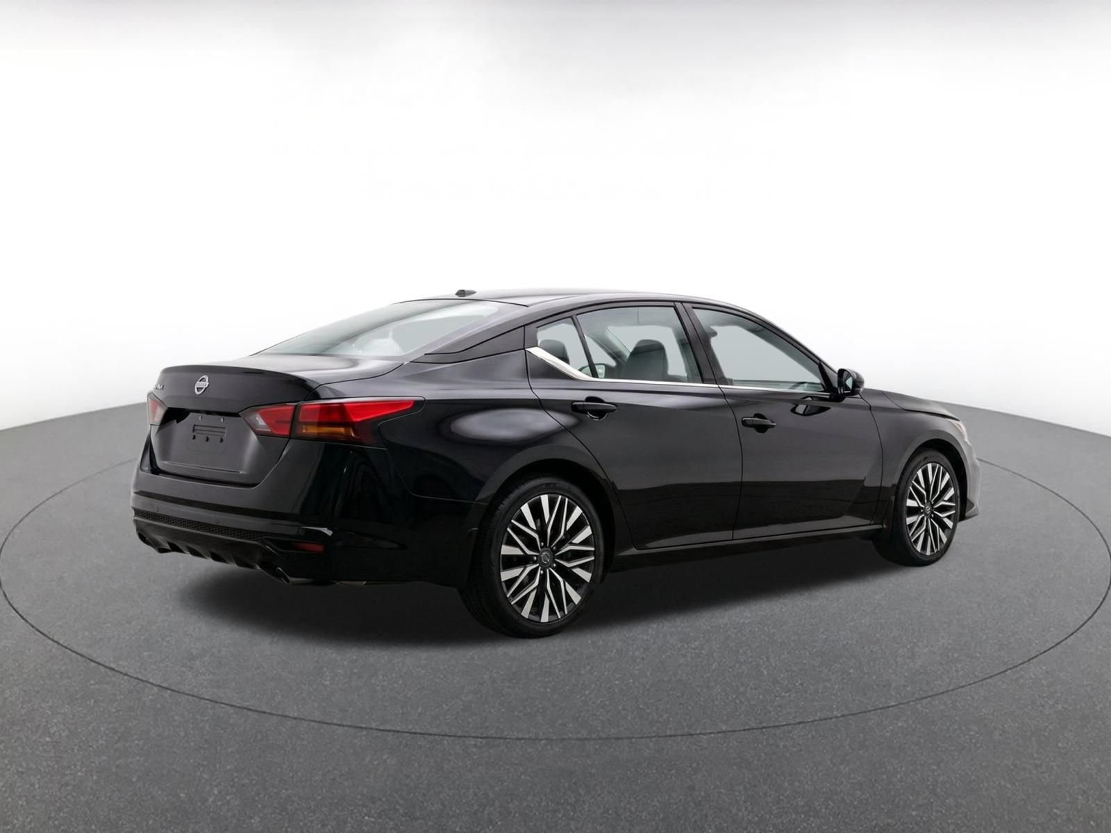 Thumbnail: 2025 Nissan Altima - 8
