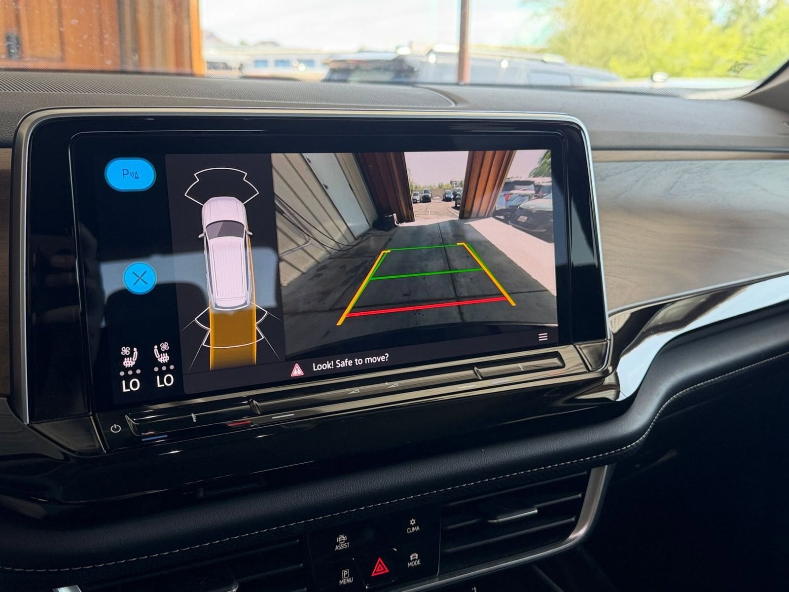 Thumbnail: 2025 Volkswagen Atlas - 25