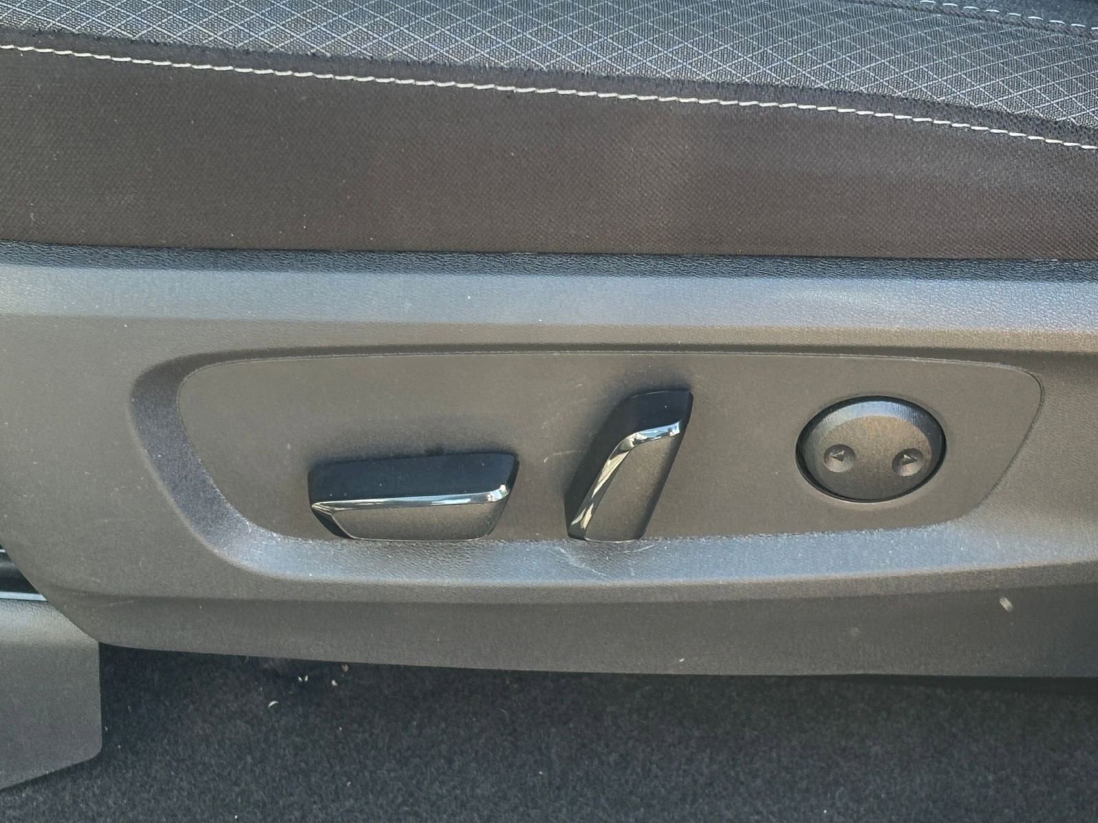 Thumbnail: 2025 Nissan Pathfinder - 25